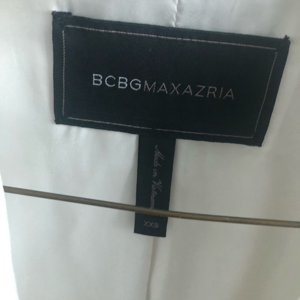 White elegant blazer. - Picture 2 of 6